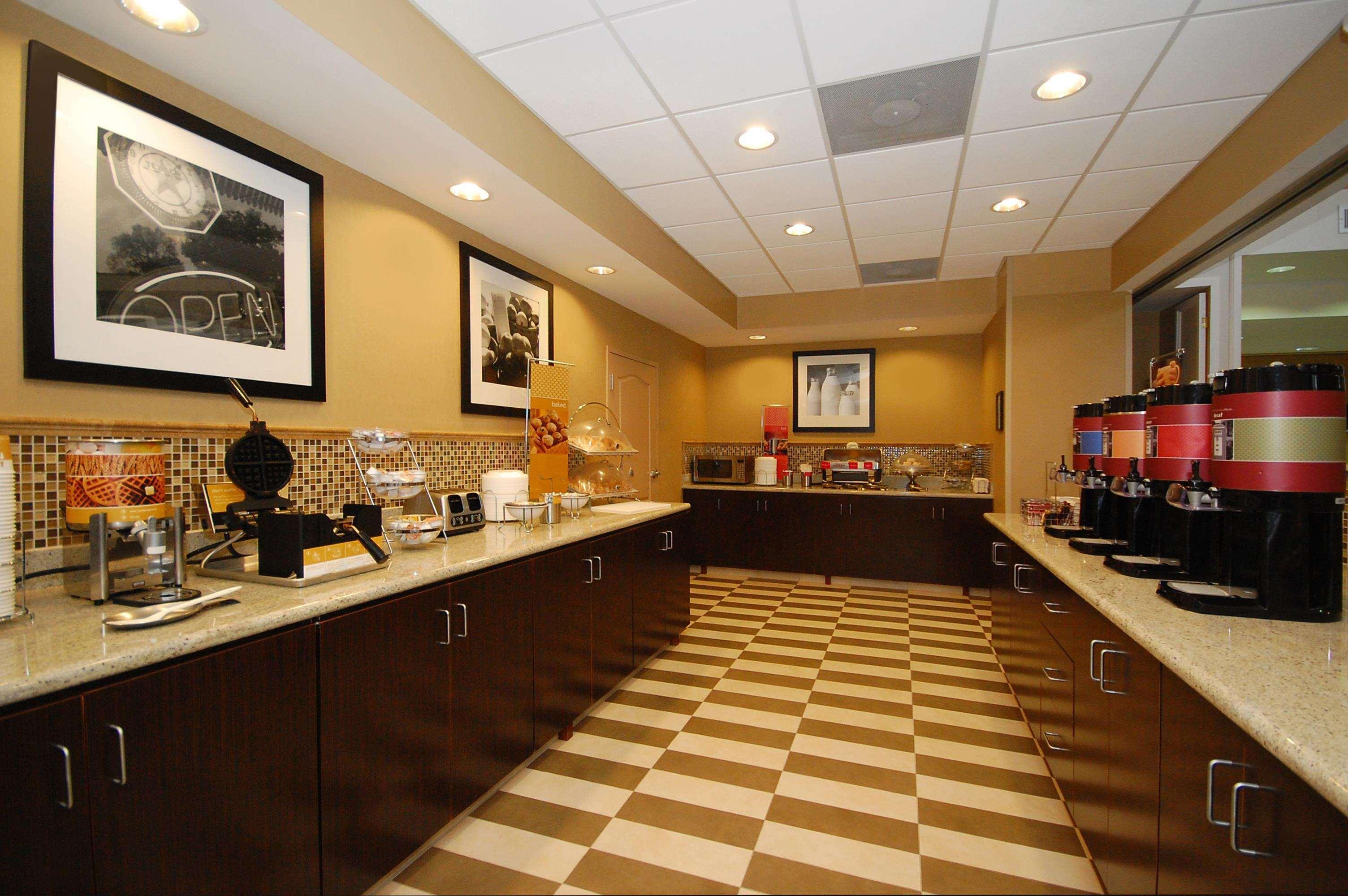 Hampton Inn Jackson/Flowood - Airport Area Ms Luckney Restoran gambar